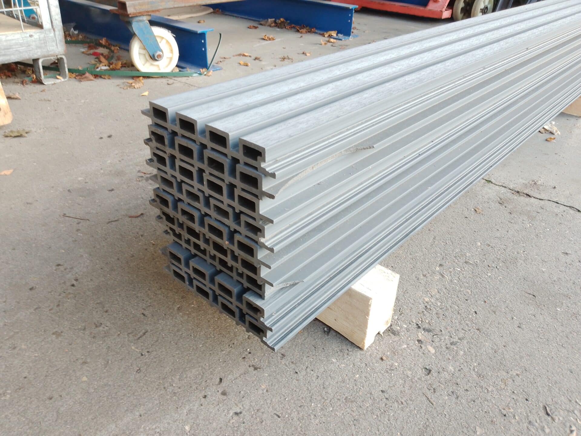 RESTPARTI, Lamel 3D med PE plast, Grå, - 28×219×2900 mm, 9 stk., ca. 5,2 m2