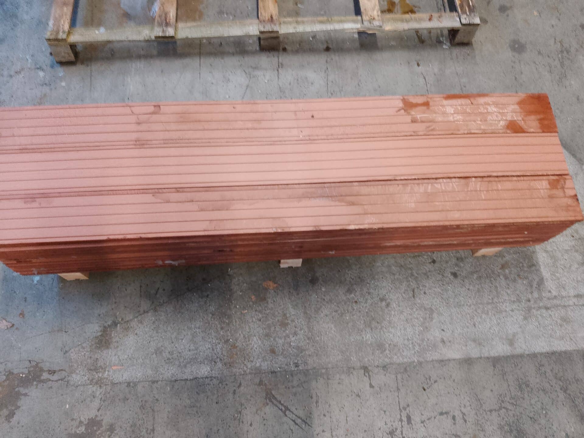 RESTPARTI, Spanien Komposit Terrassebrædder 25x150x1800 mm, Teak, 36 stk., ca. 10 m2, OUTLET