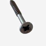 Skrue med krydskærv